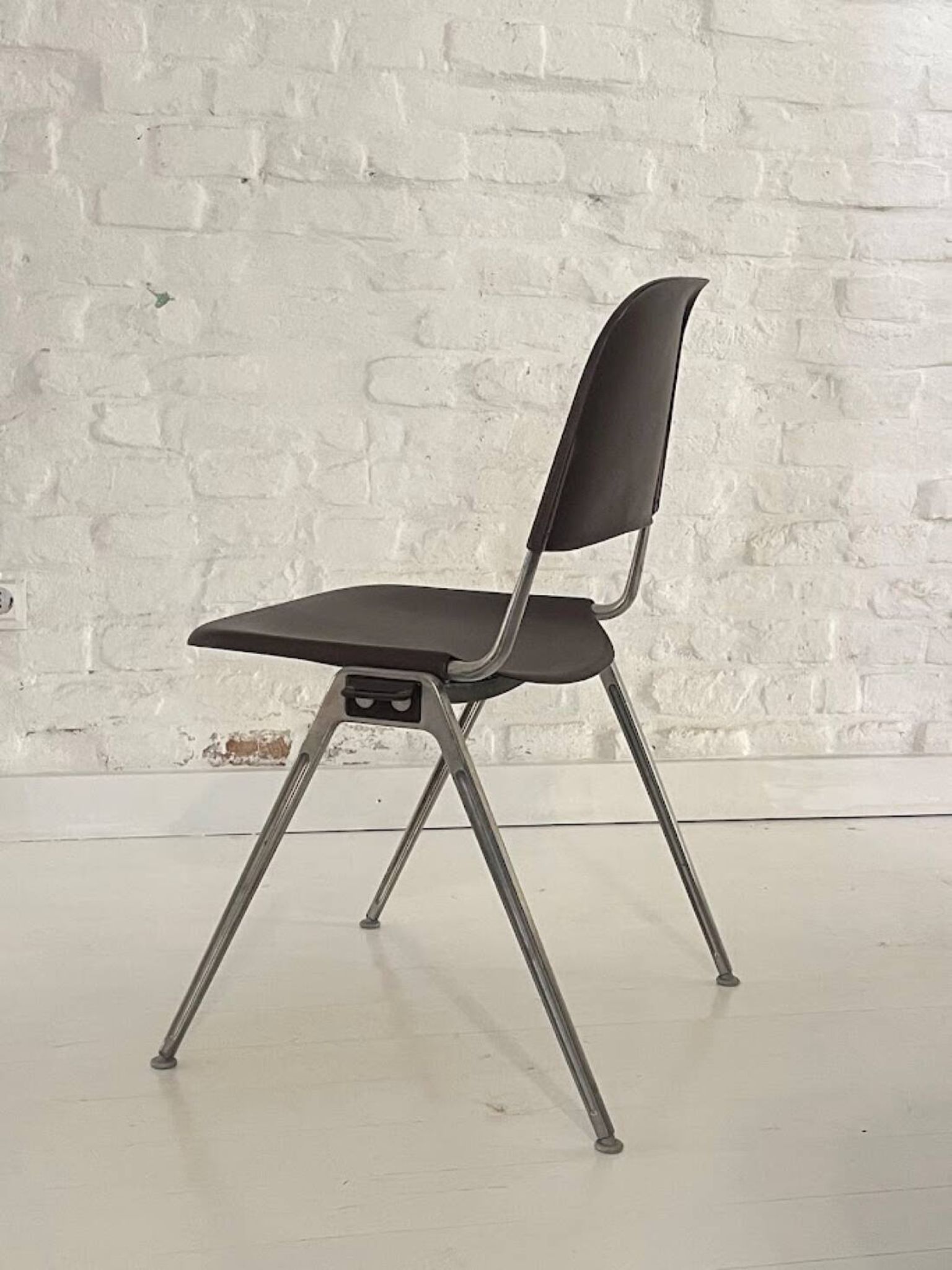 Vintage Knoll International 1601 Model stackable chairs 1970s