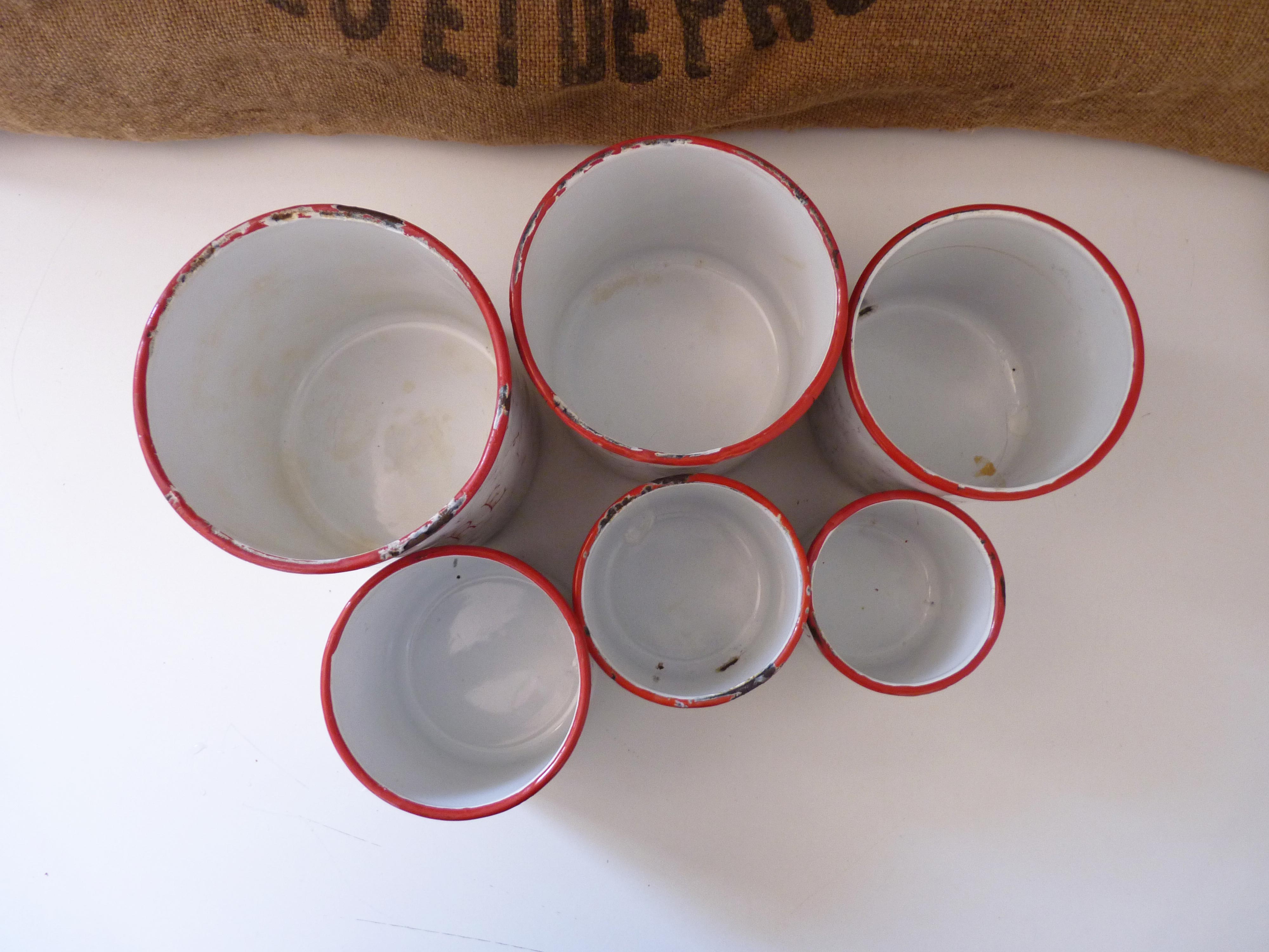 Series of 6 spice pots in white and red enamel for cooking