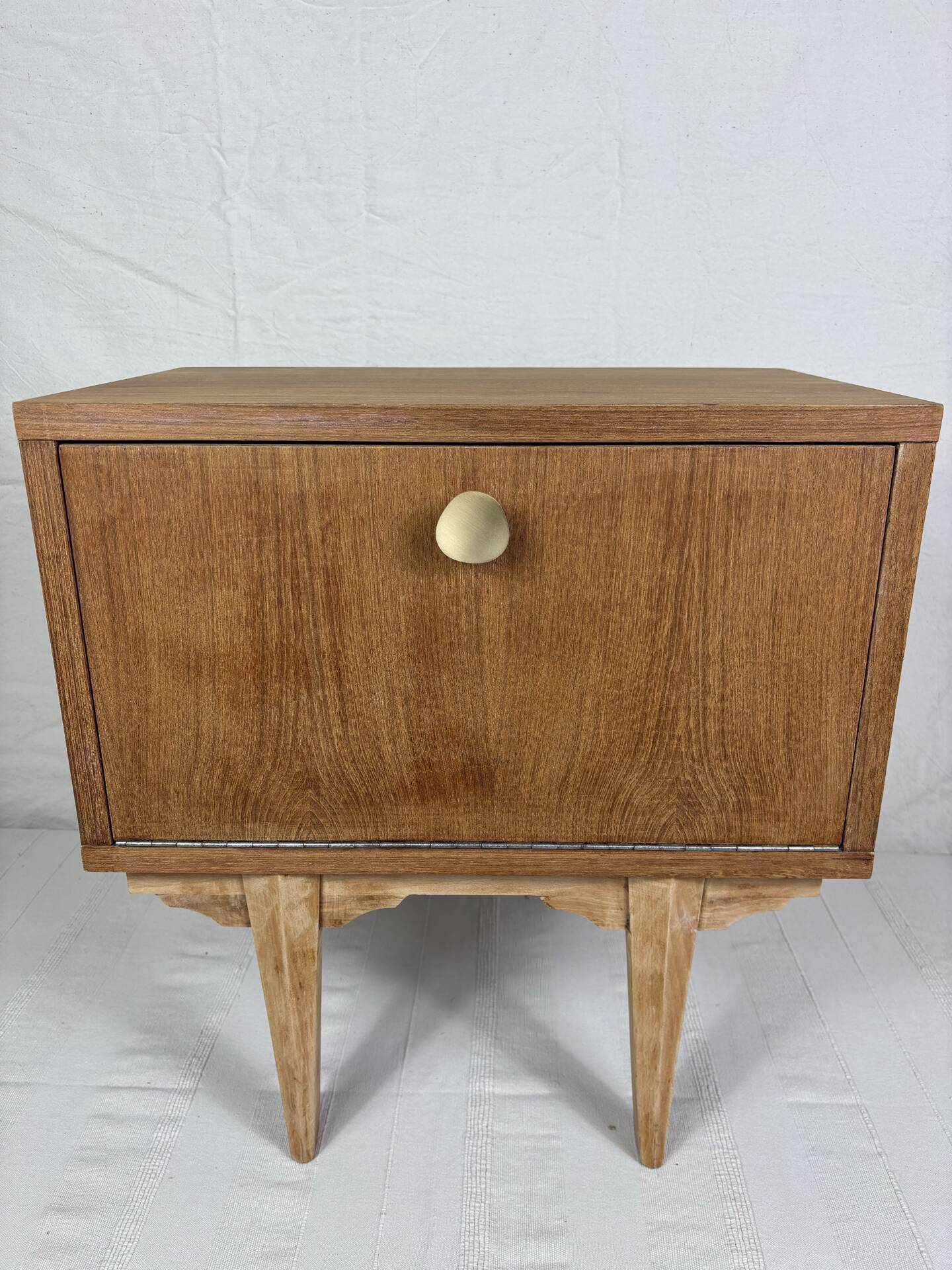 Table de chevet vintage en bois – Esprit années 50/60
