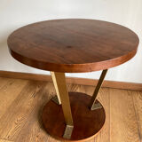 Round pedestal table