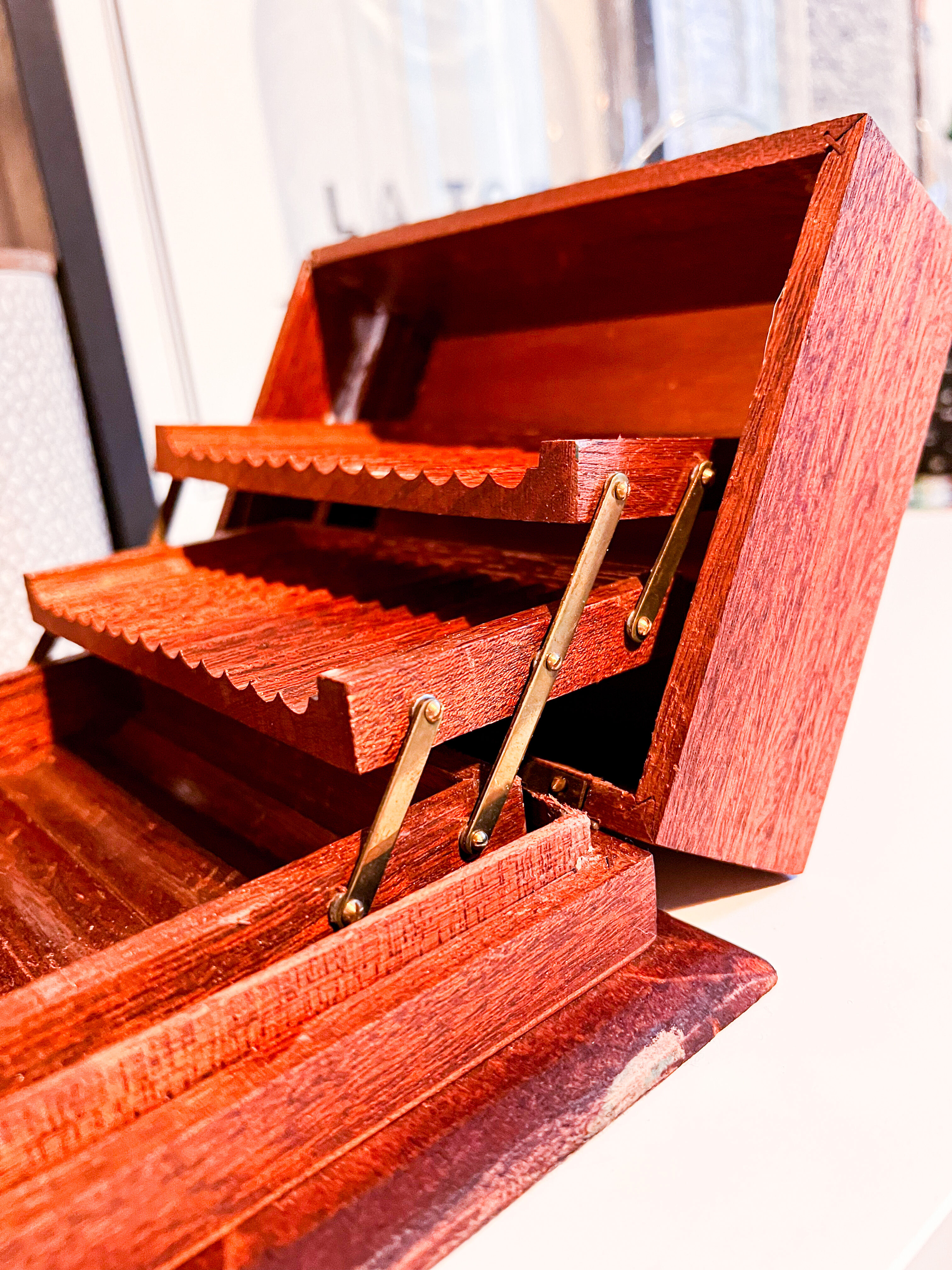 Cigarette and cigar box