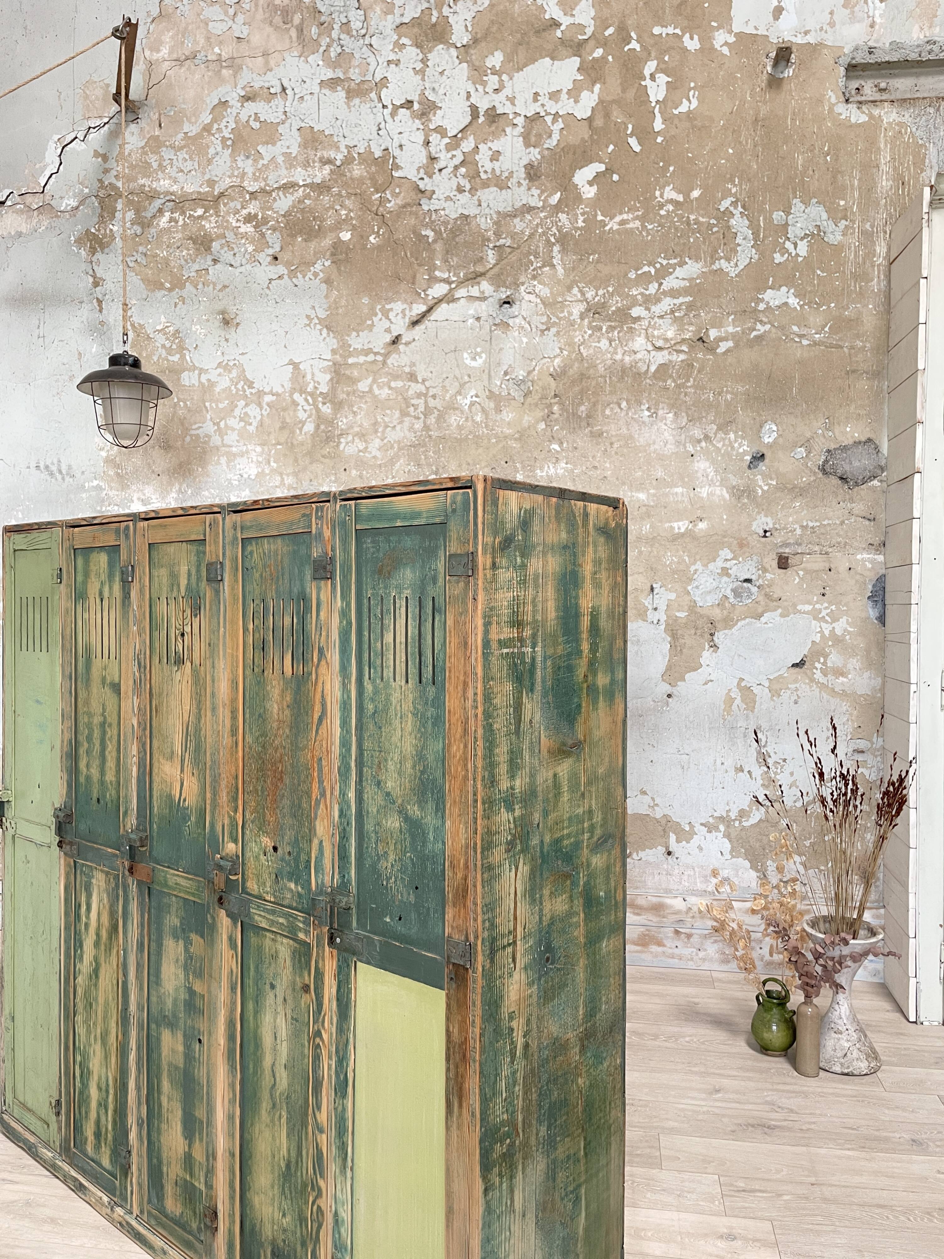5-door cloakroom in patinated wood