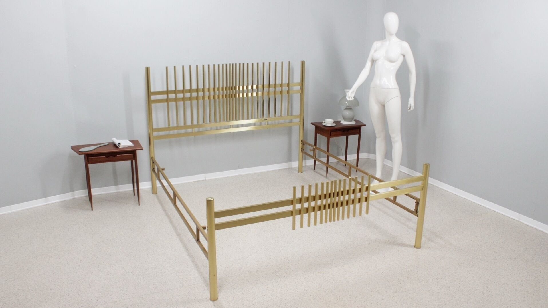 Vintage golden brass bed frigerio 1970s