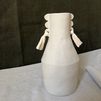 White pompom totem vase - Cassandre Bouilly