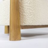Pair of “bean” shaped armchairs, in blond beech. Contemporary work.