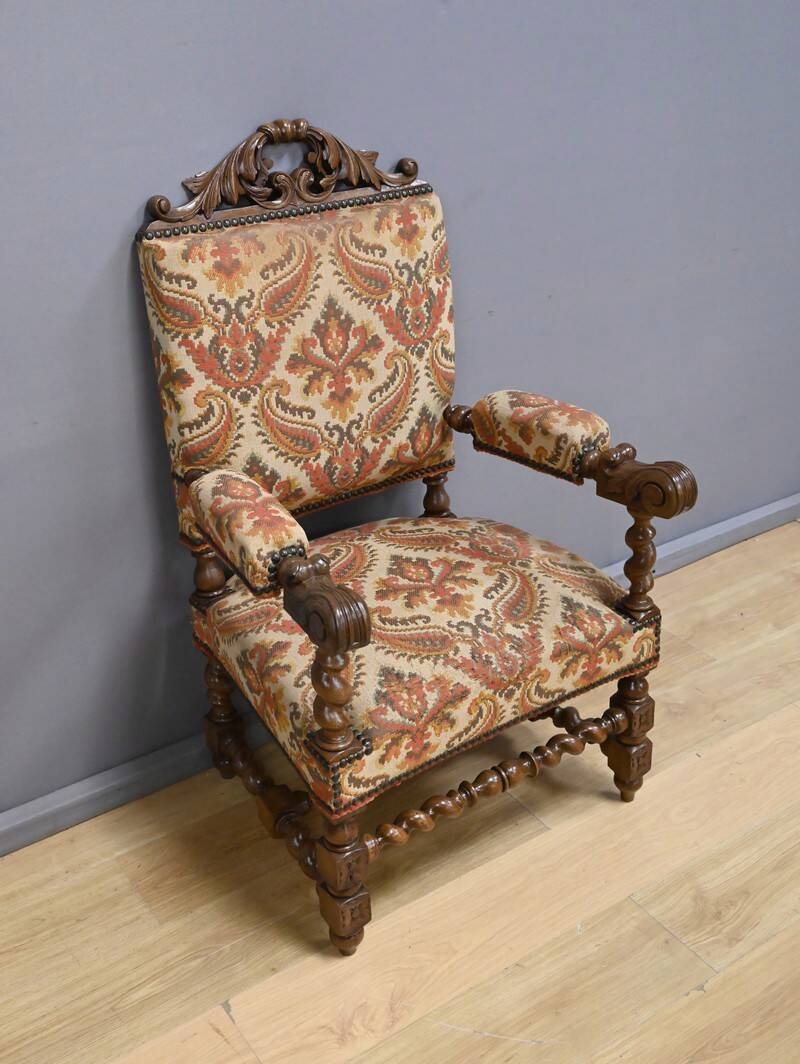 Ornamental armchair in oak, Louis XIII style – Early 20th century