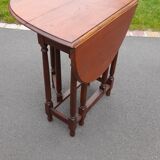 Oval gateleg table