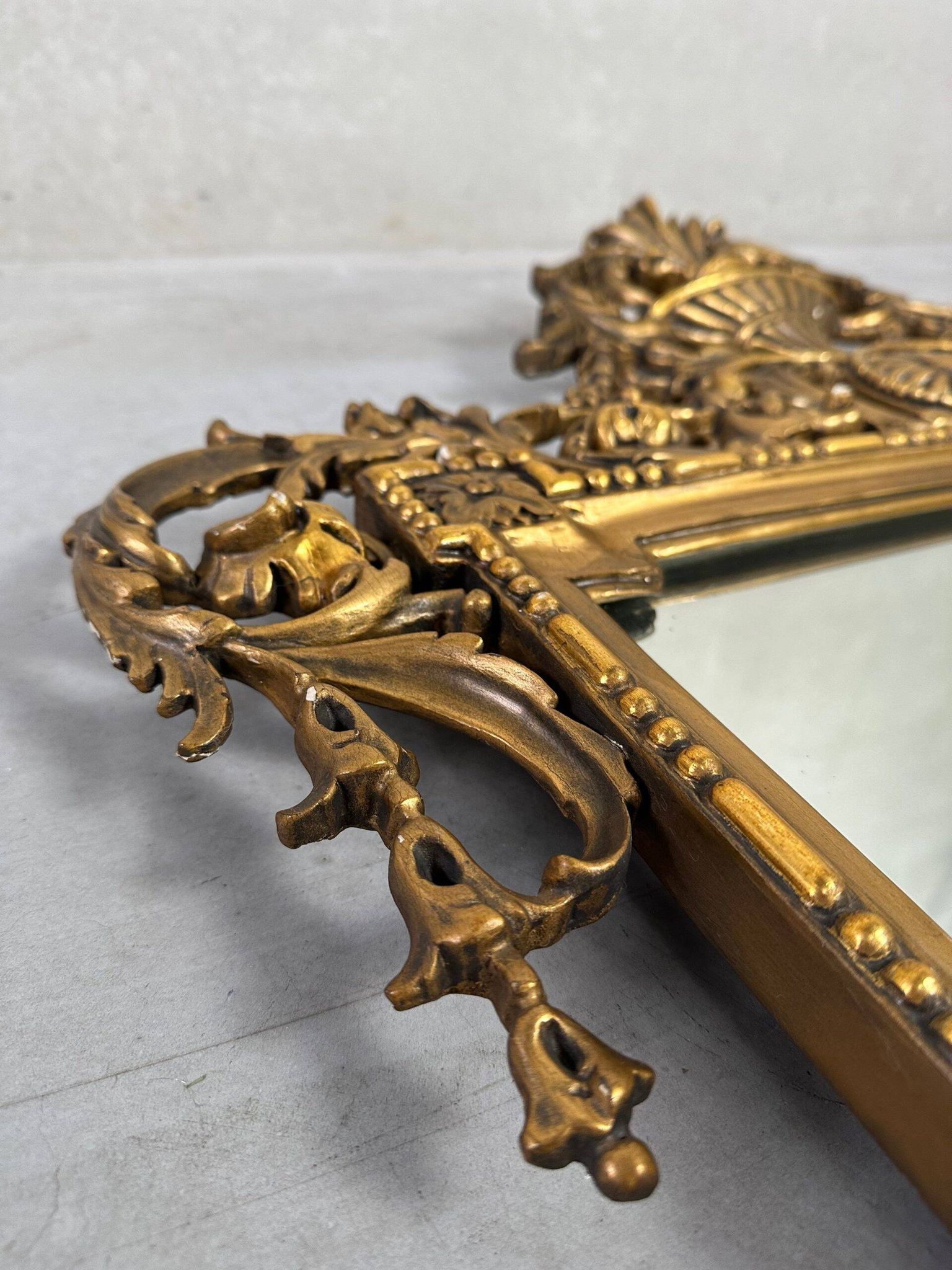 Grand miroir de cheminée doré – bois