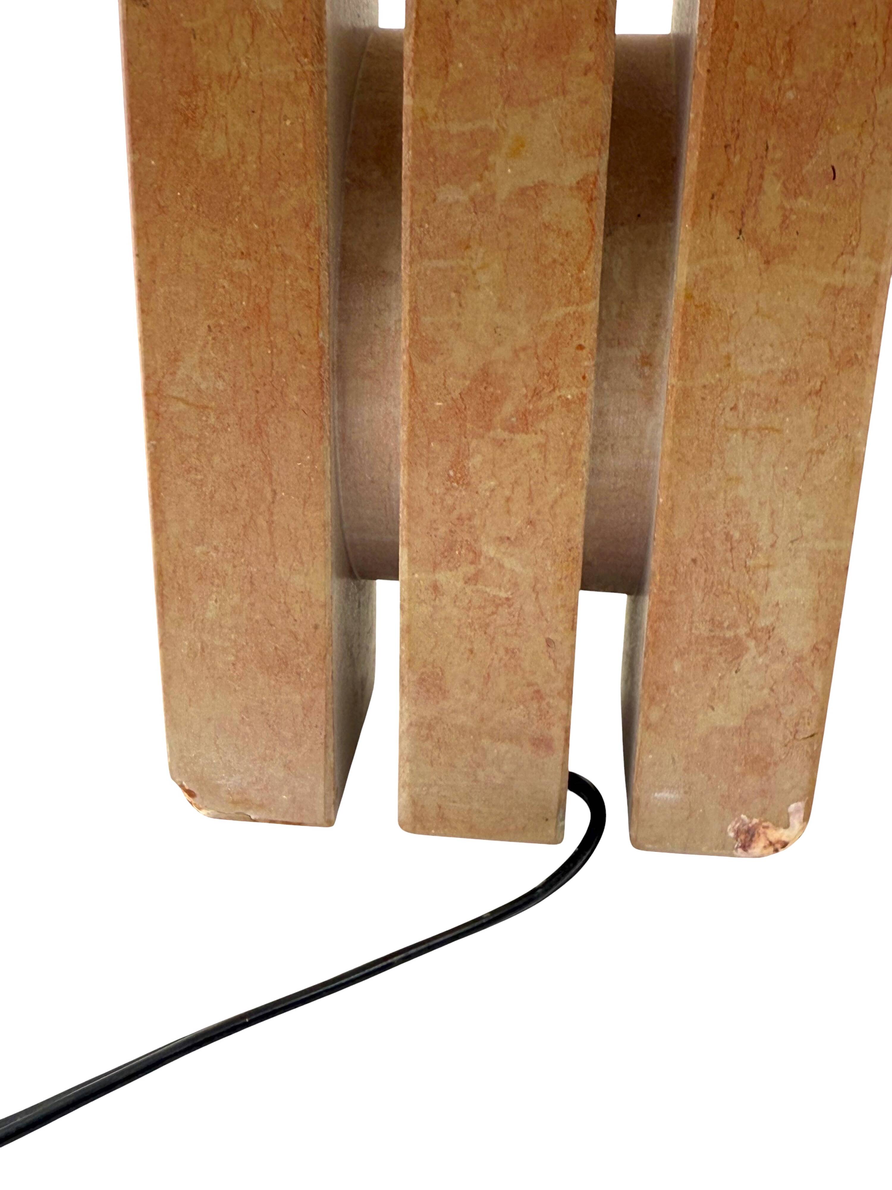 Ensemble de 2 lampes de table en marbre rose Hollywood Regency, France années 1970