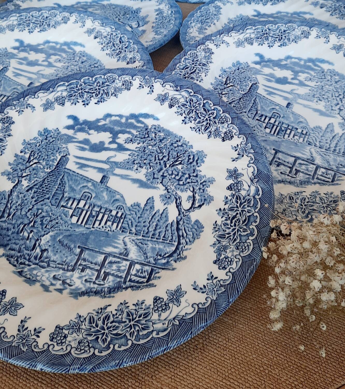 Churchill dinner plate