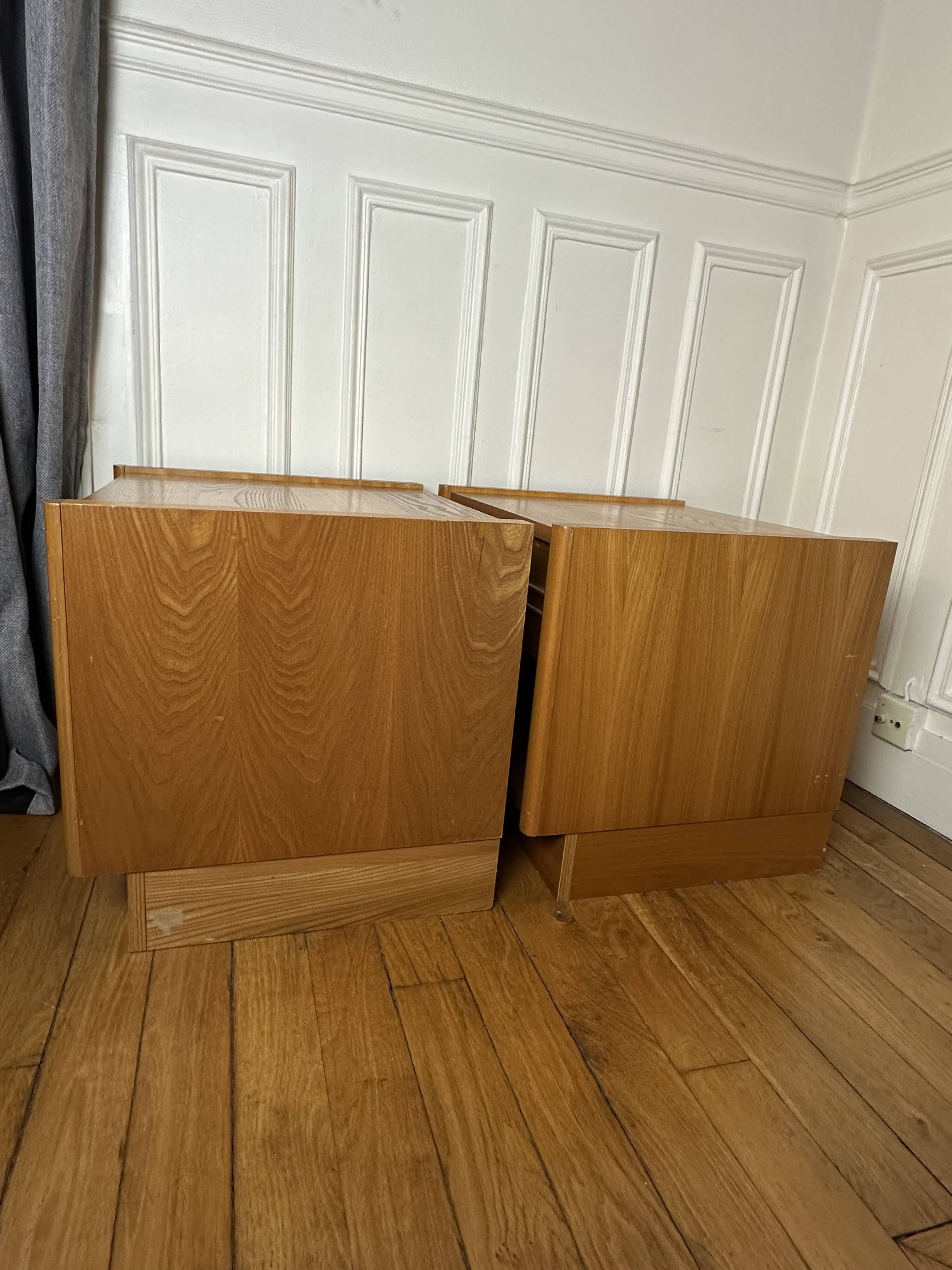 2 tables de chevet en orme Simat années 80