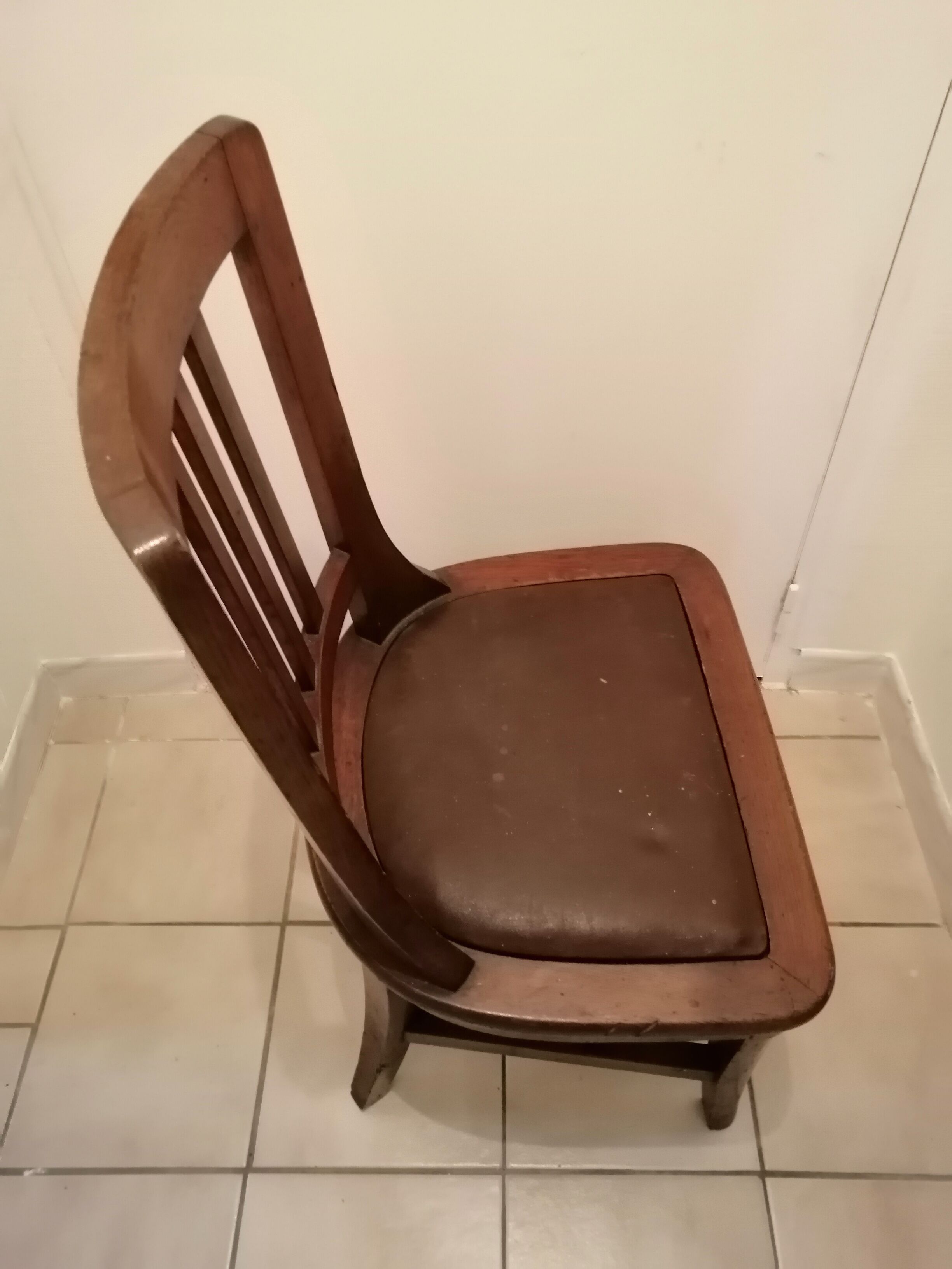 Chaise d'aisance en bois ancienne chene massif