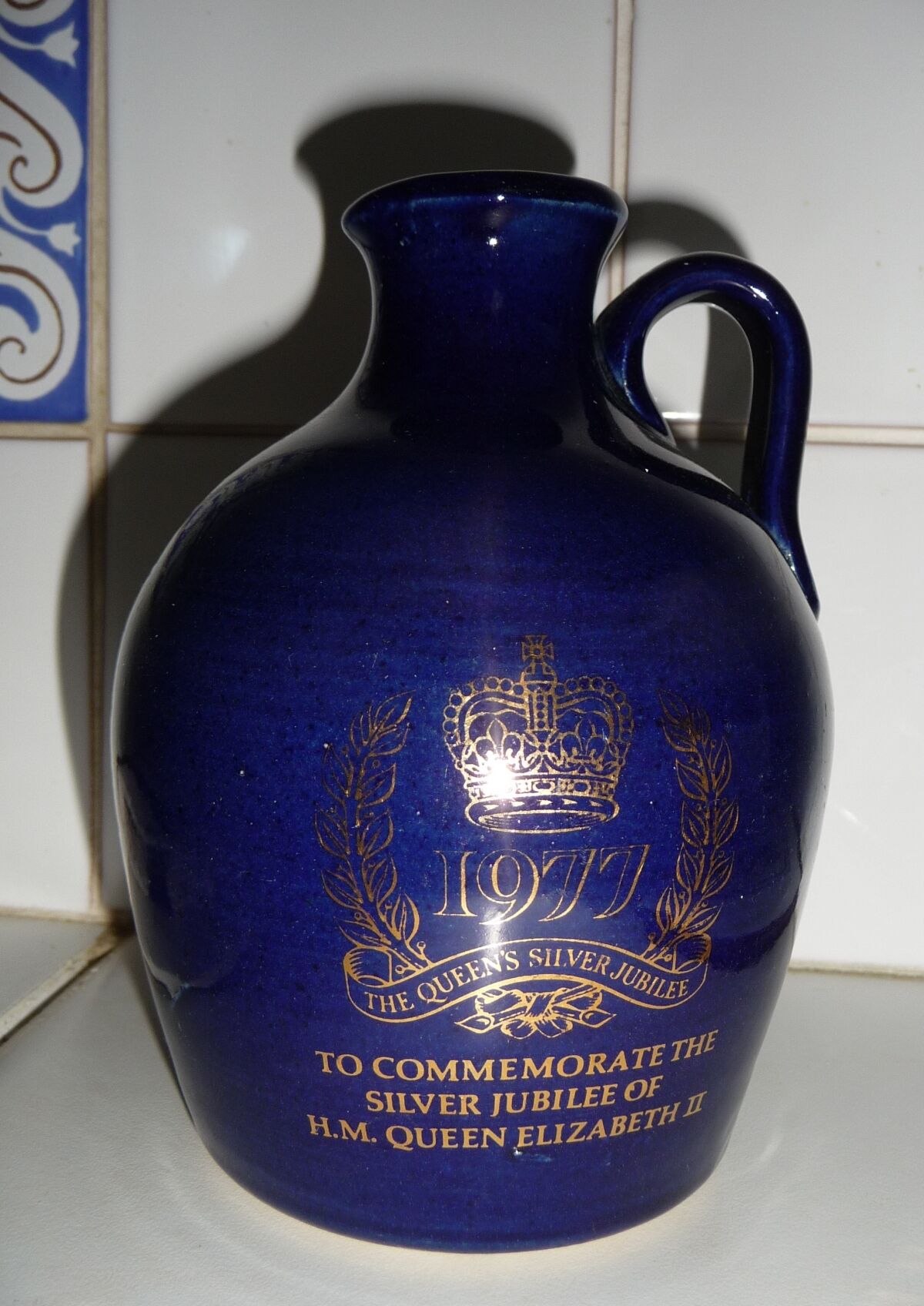 Small ceramic jug: Jubilee 1977 Queen Elizabeth II
