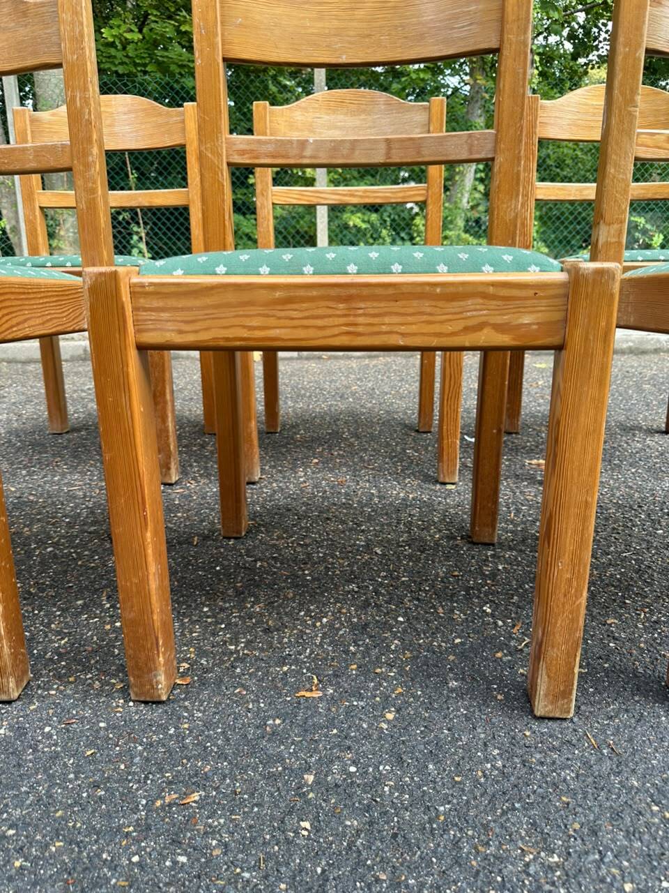 Set of 6 vintage solid wood chairs — Green fabric seats