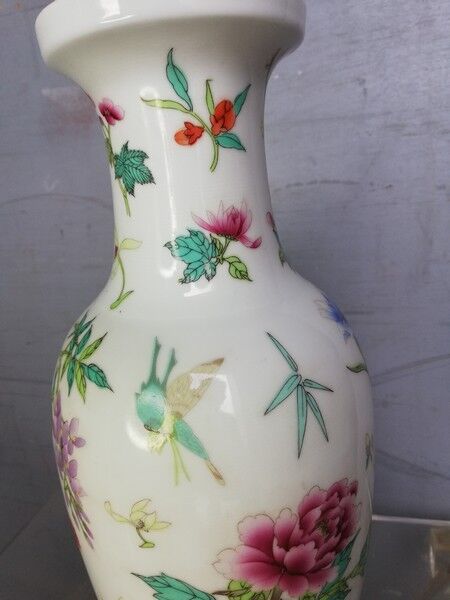 Vase - Porcelain - Flowers - China - Second half of the twentieth century