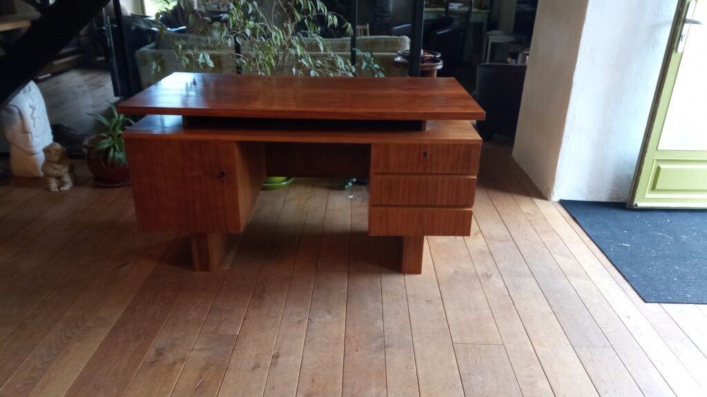 Beautiful desk veneer teak 80s
