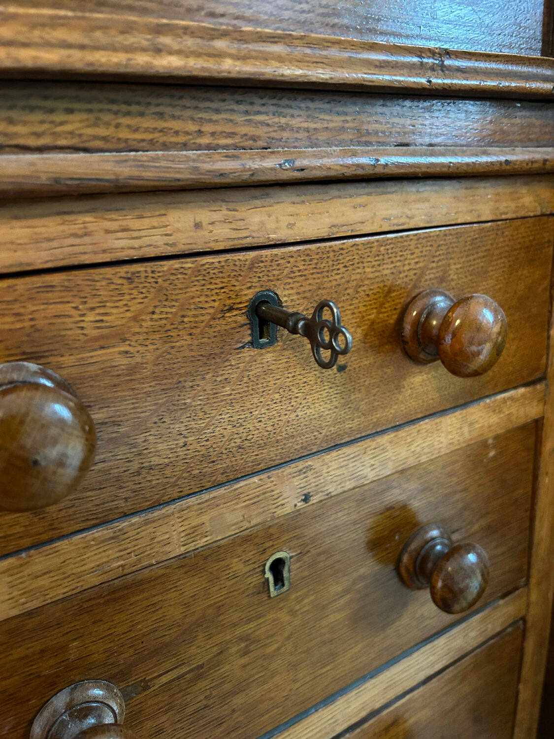 Beautiful vintage 20th-century American cylinder desk and its chair.