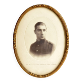 Ancien cadre photographique art déco en laiton - en mémoire d'un jeune soldat - 1926