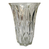 Vase en verre moulé