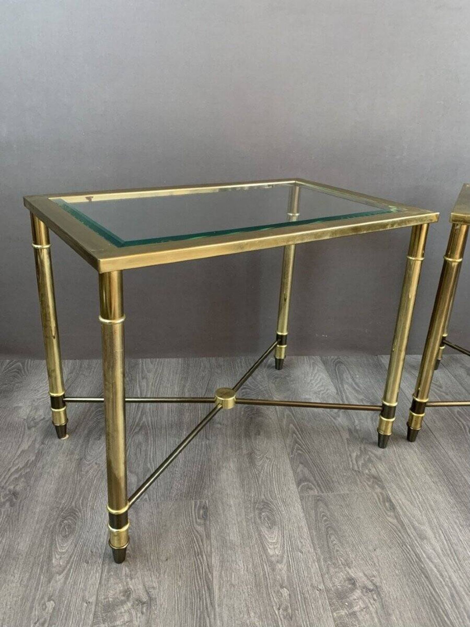 Paire de tables d’appoint en métal et verre, XXème siècle