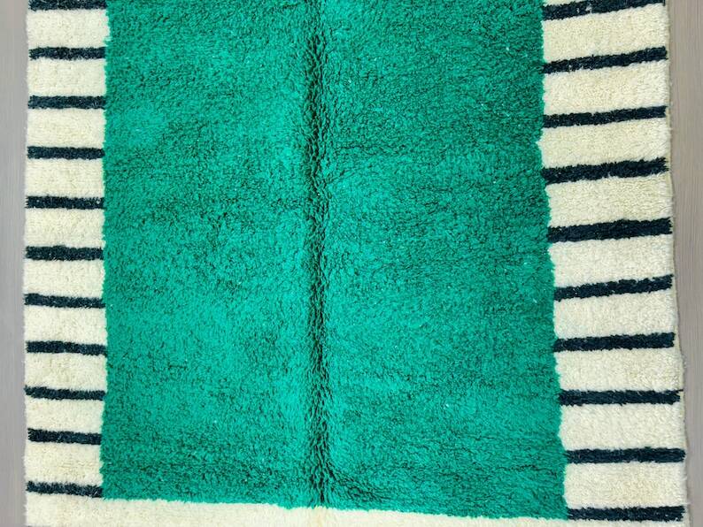 Traditional hand-woven Beni Mrirt rug, size 150 x 250 cm