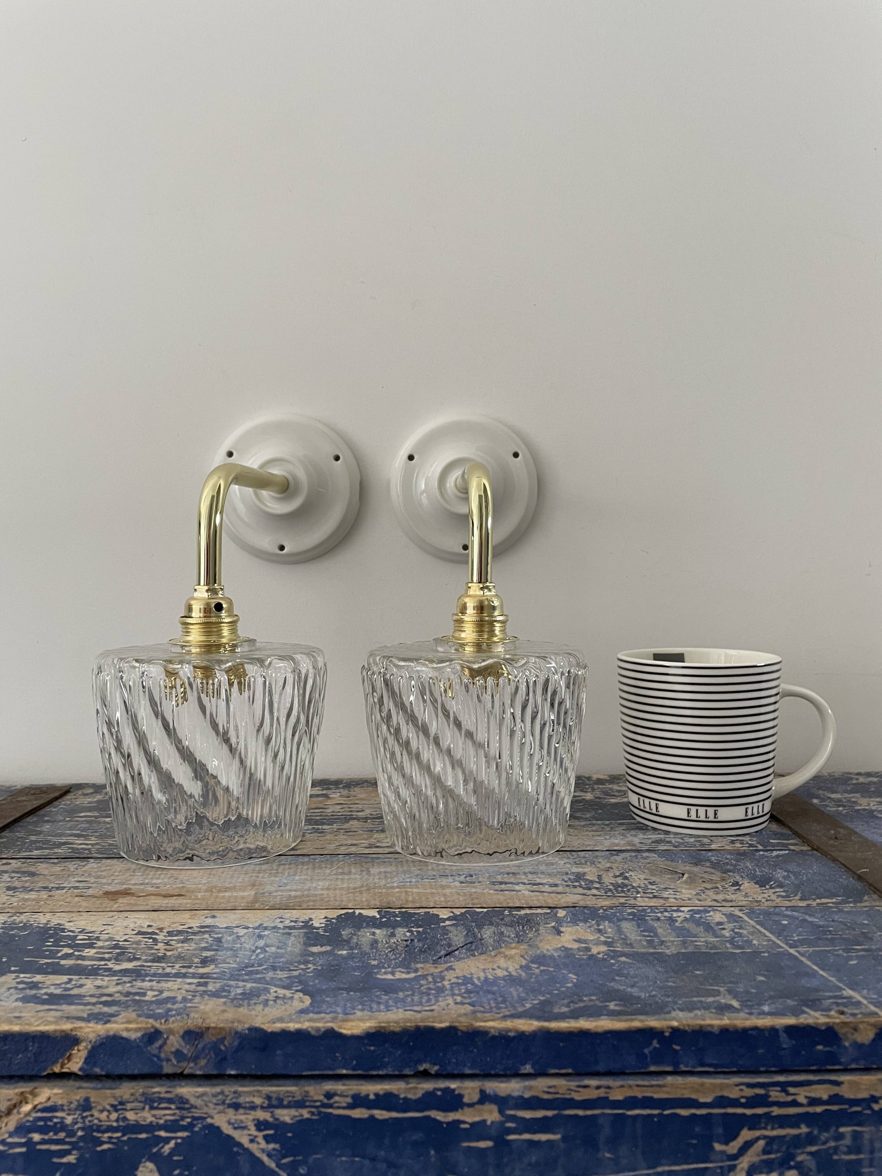 Paire d’appliques murales vintage en verre ciselé