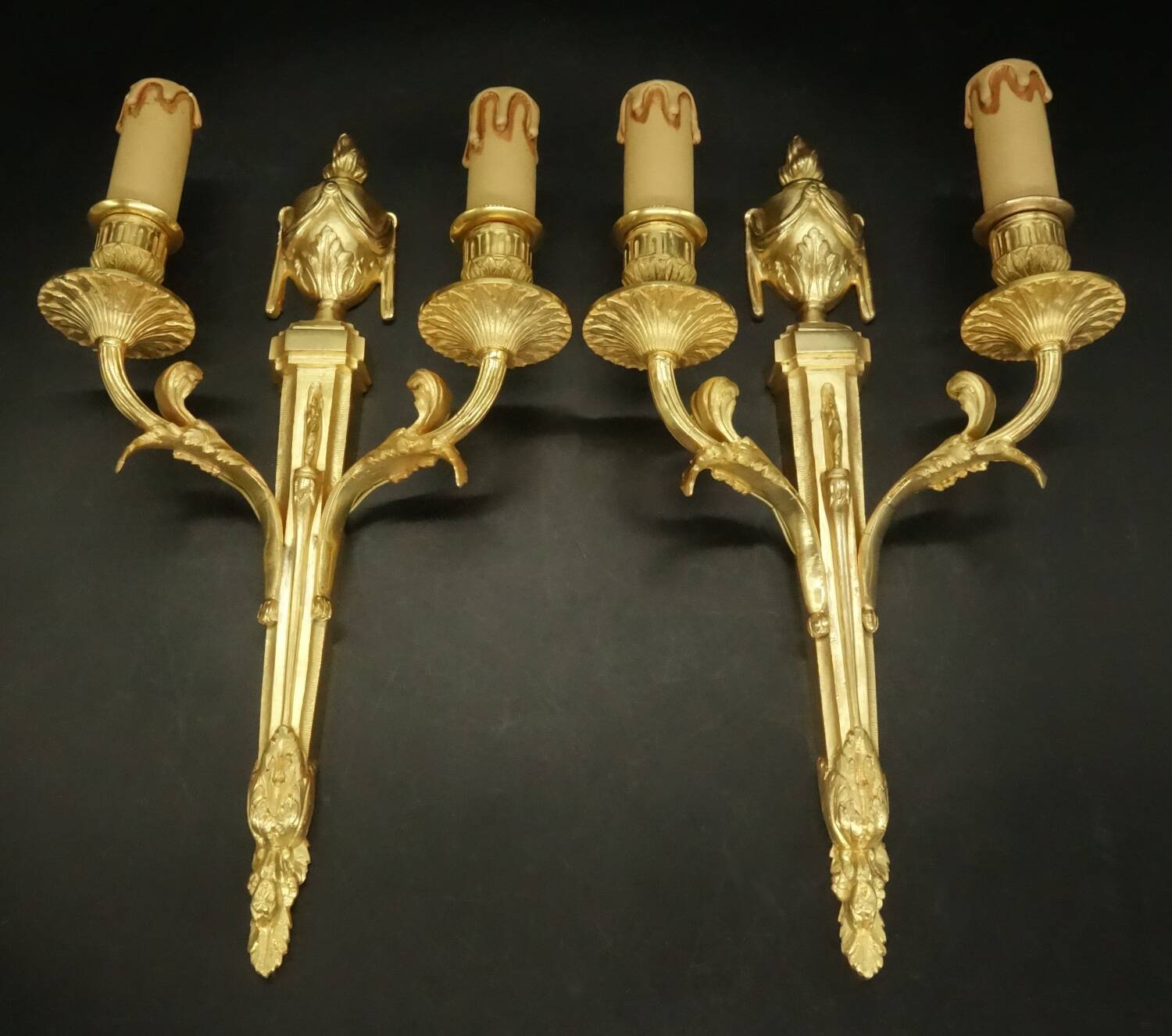Pair of large Louis XVI style wall lights from the 19th century - gilded bronze