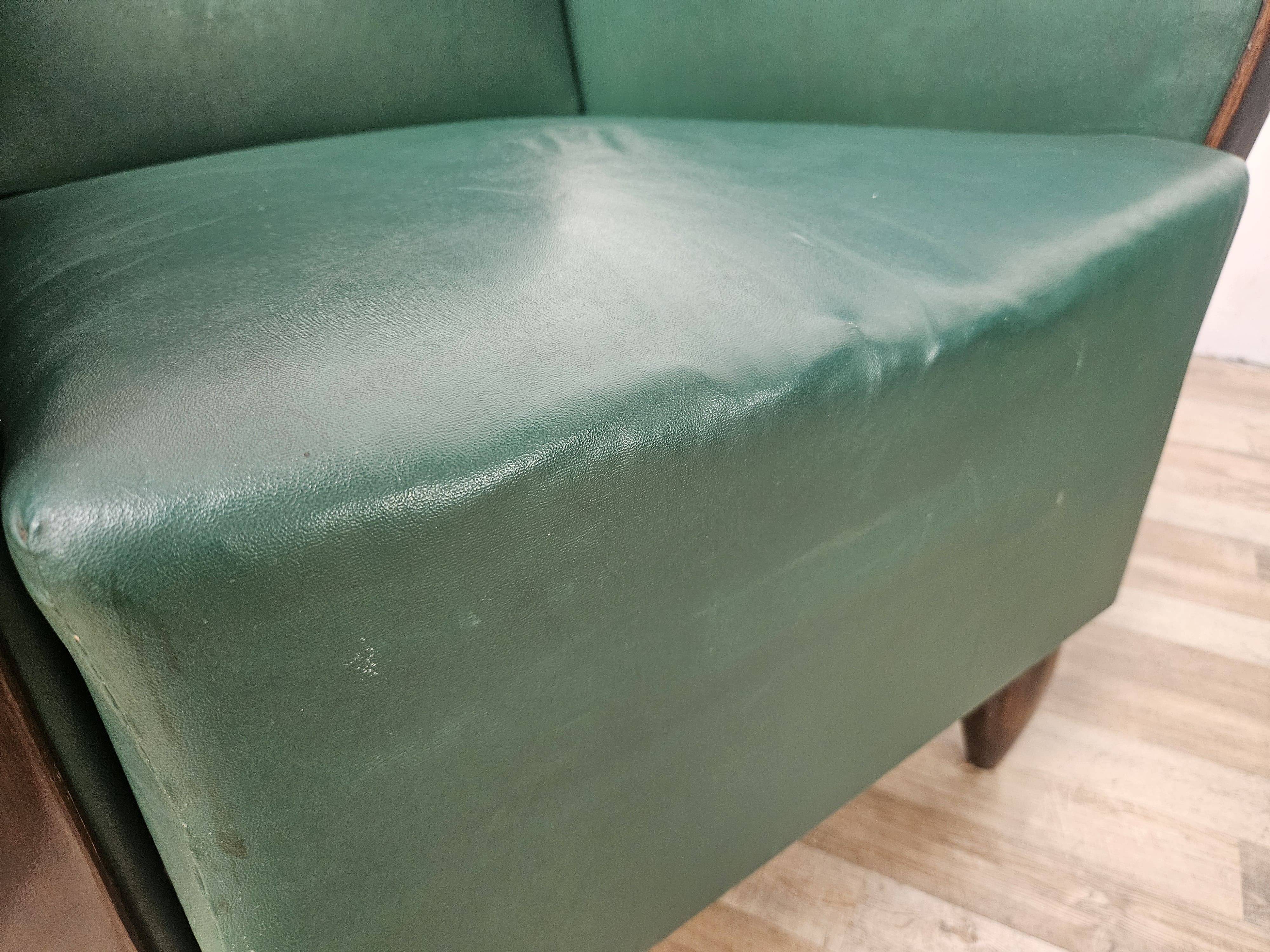 Pair of Art Decò armchairs in walnut and green leather, 1940