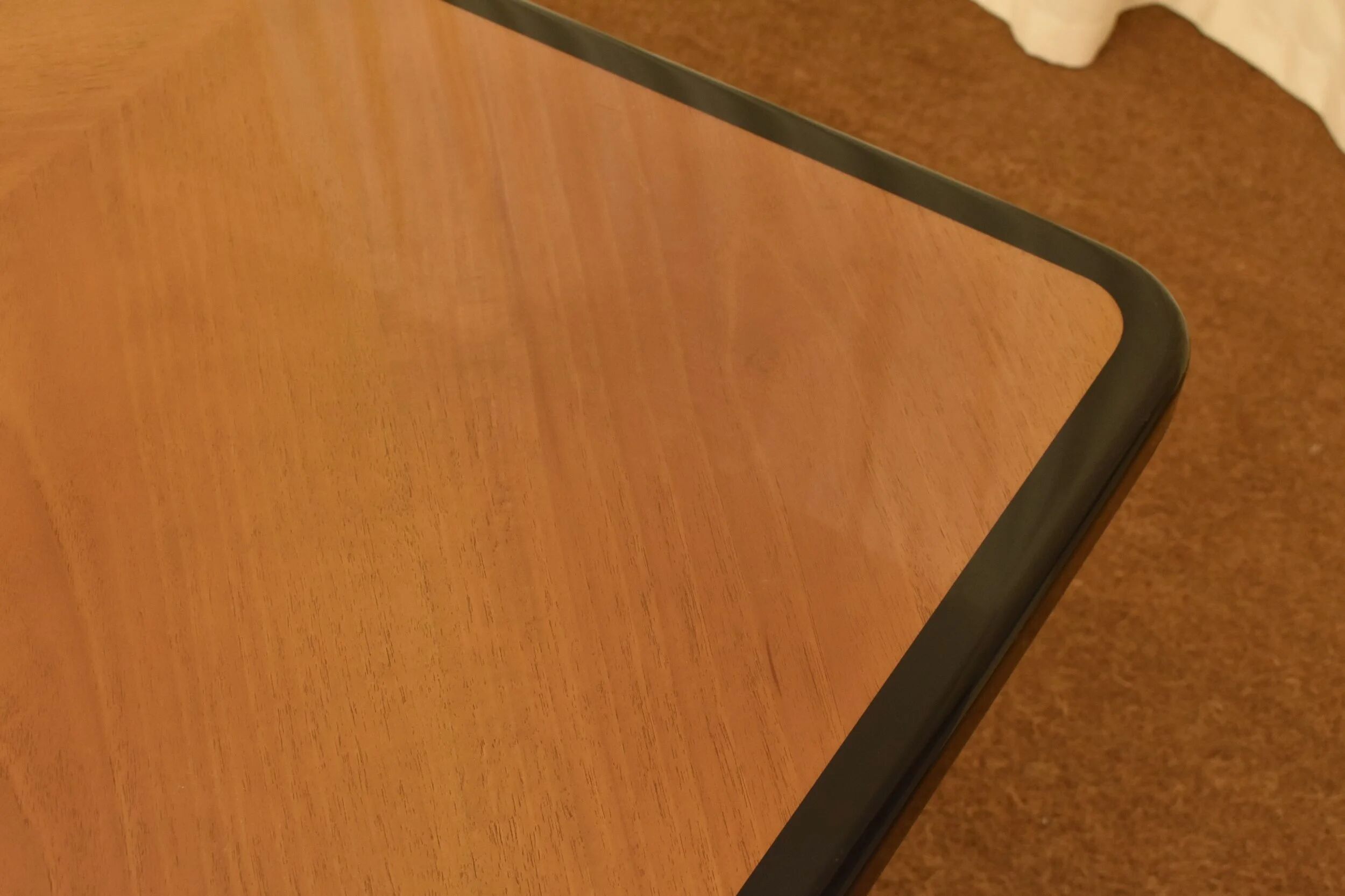 Simon Gavina dining table