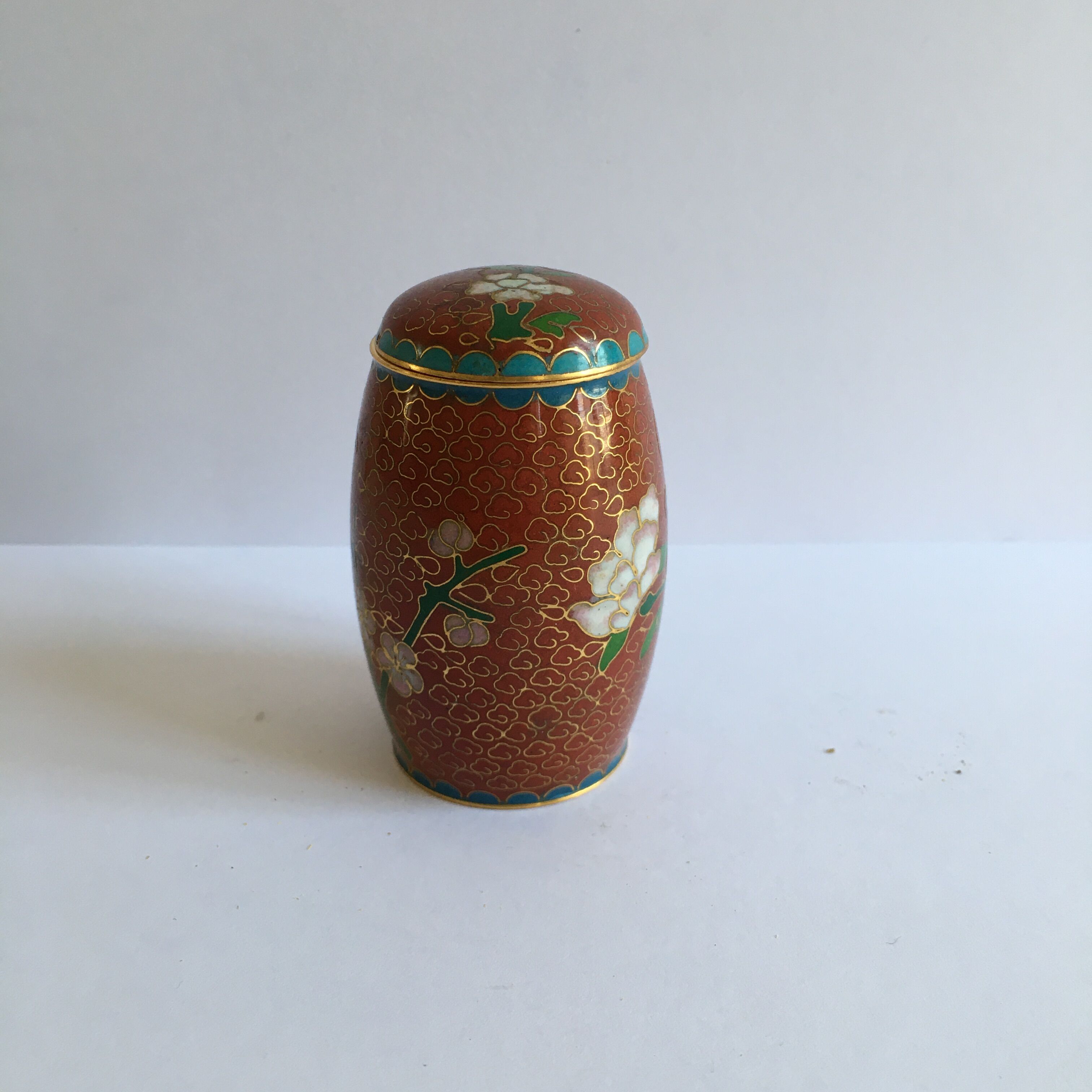 Small Chinese box partitioned enamels