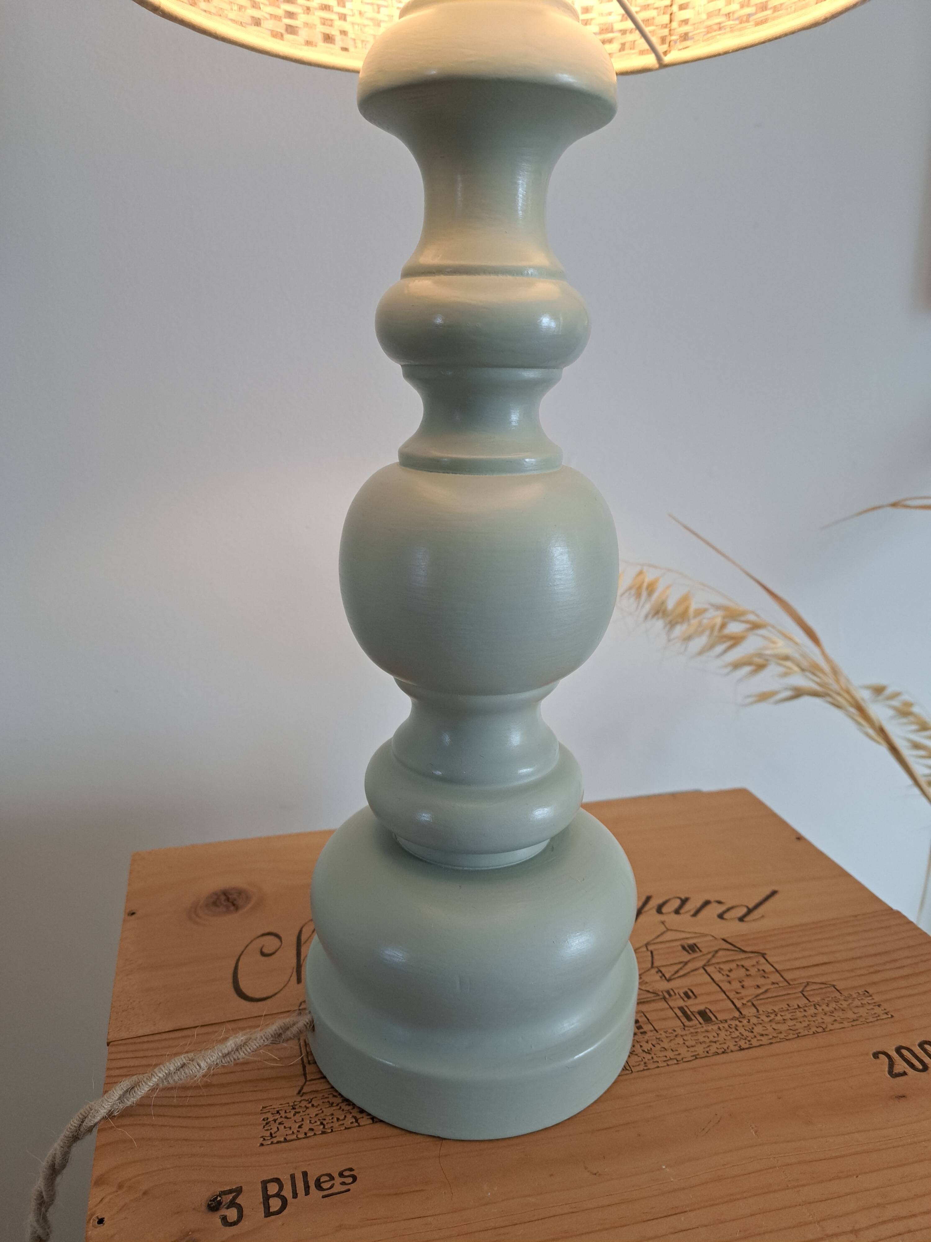 Vintage wooden table lamp from the 1980s revisited