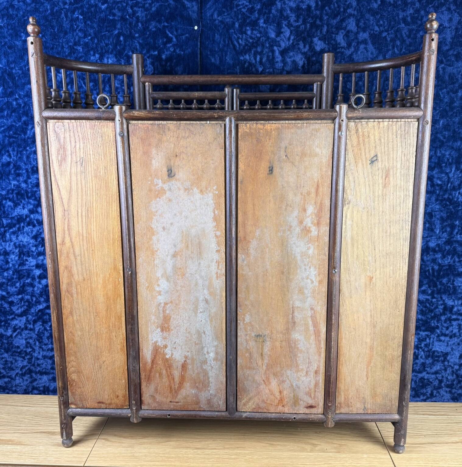 Asia 19th century: Magnificent collector's display case with tapestry background