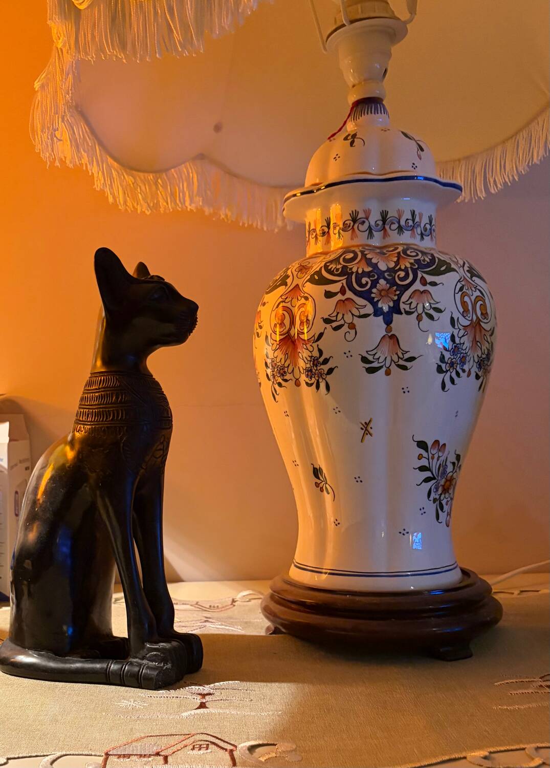Very large ceramic lamp from Gien with a beautiful lampshade.