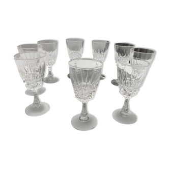 Lot de 9 verres à vin de cristal de plomb modèle pompadour