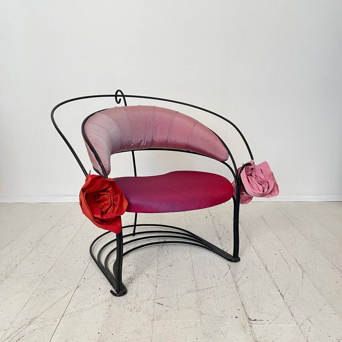 Postmodern Sculptural Armchair in Black Metal and Pink Red Silk Padding, 1980