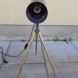 Lamp on brass trepied