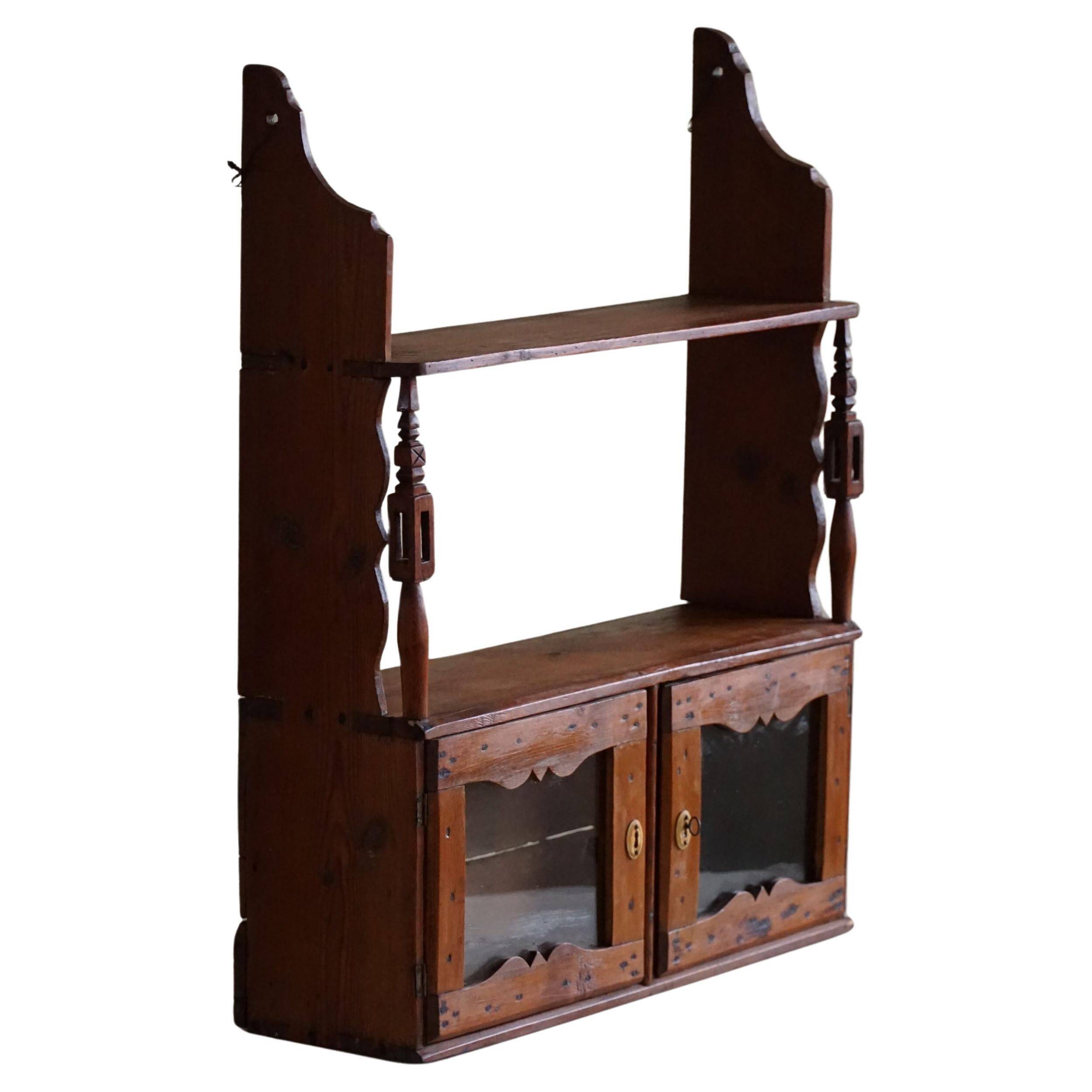 Primitive wall shelf in pine, by a Swedish upholsterer, late 19th century.