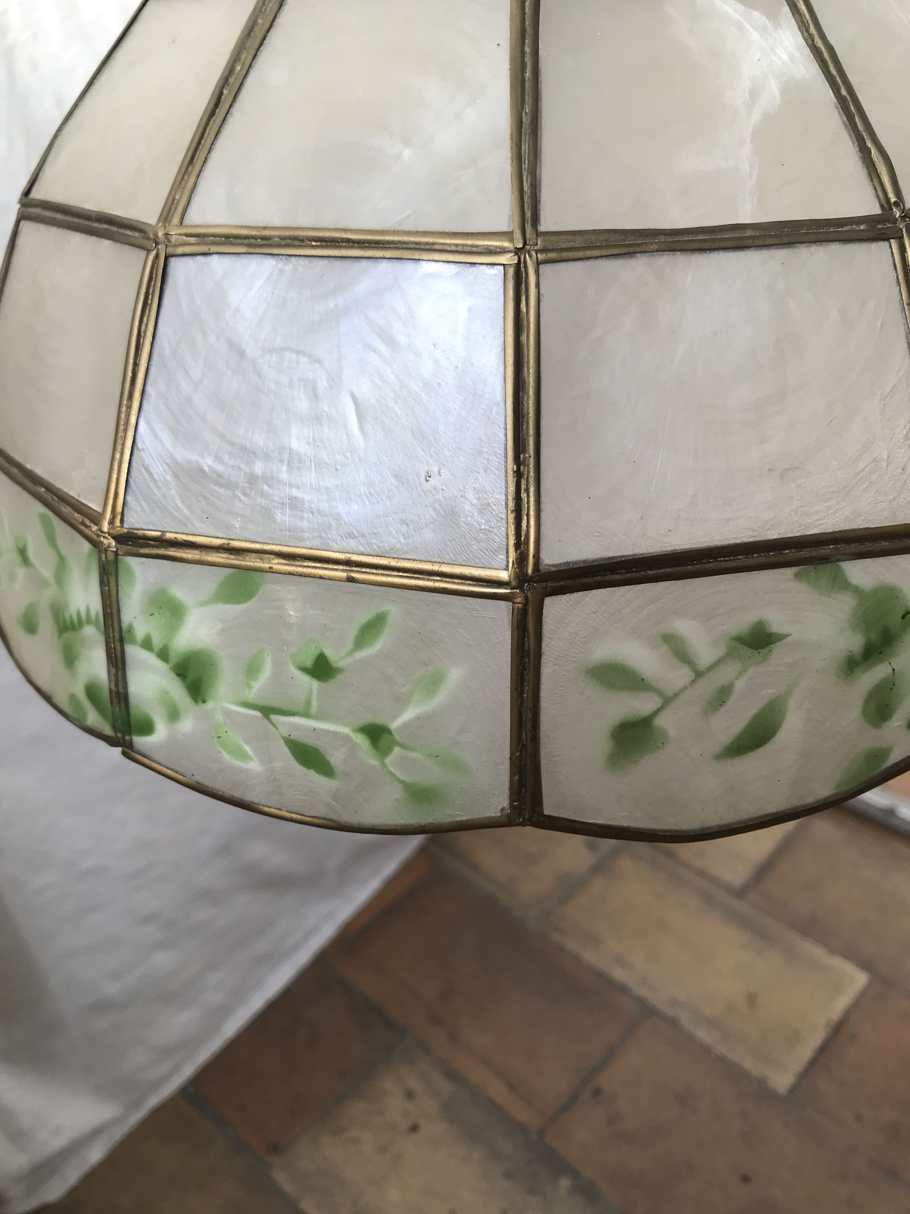 Suspension en nacre et laiton vintage