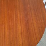 Extendable teak round table