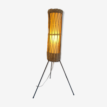 Triod rattan lamp