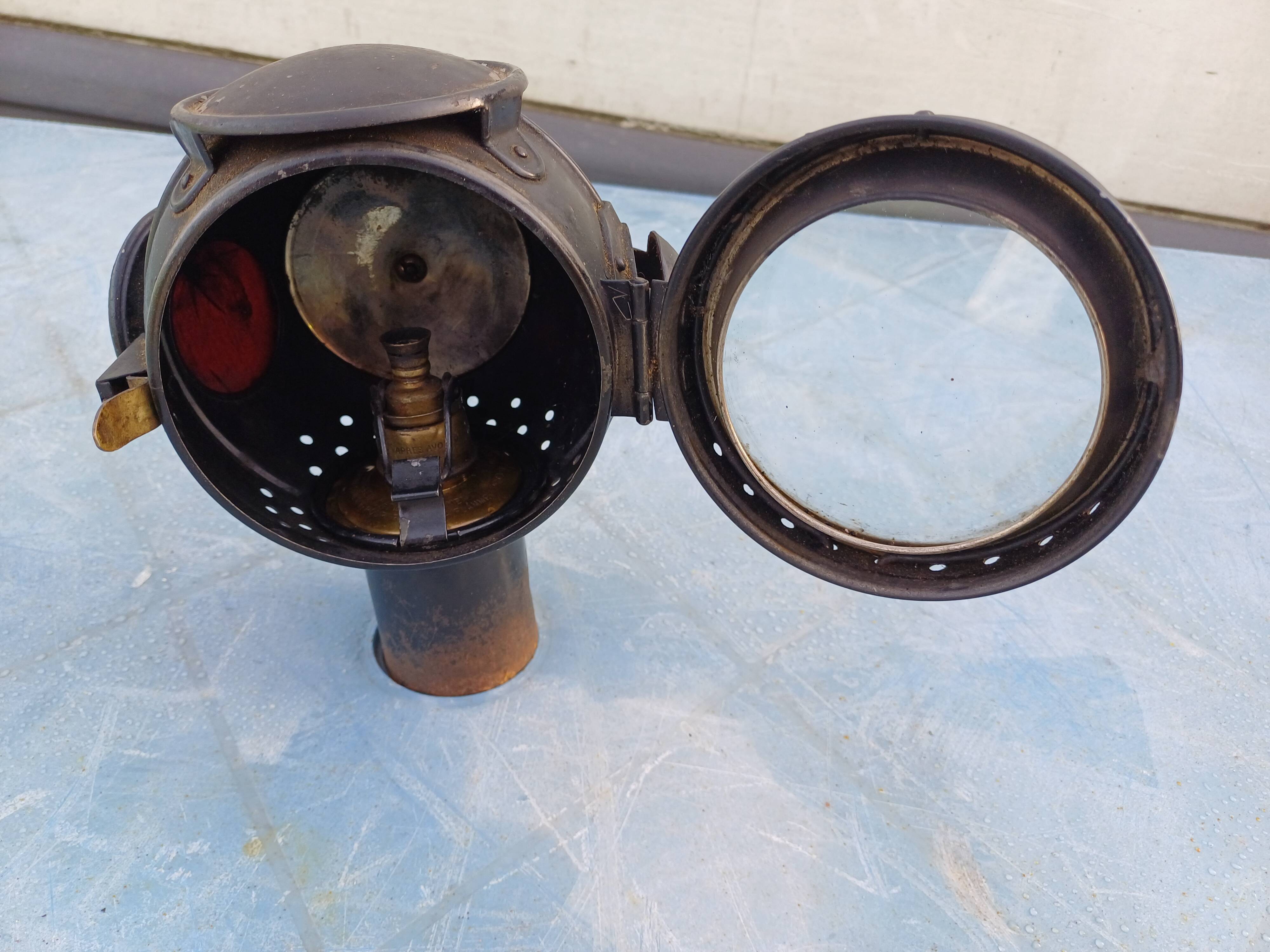 Bernard Headlight Lamp “The Vestales”