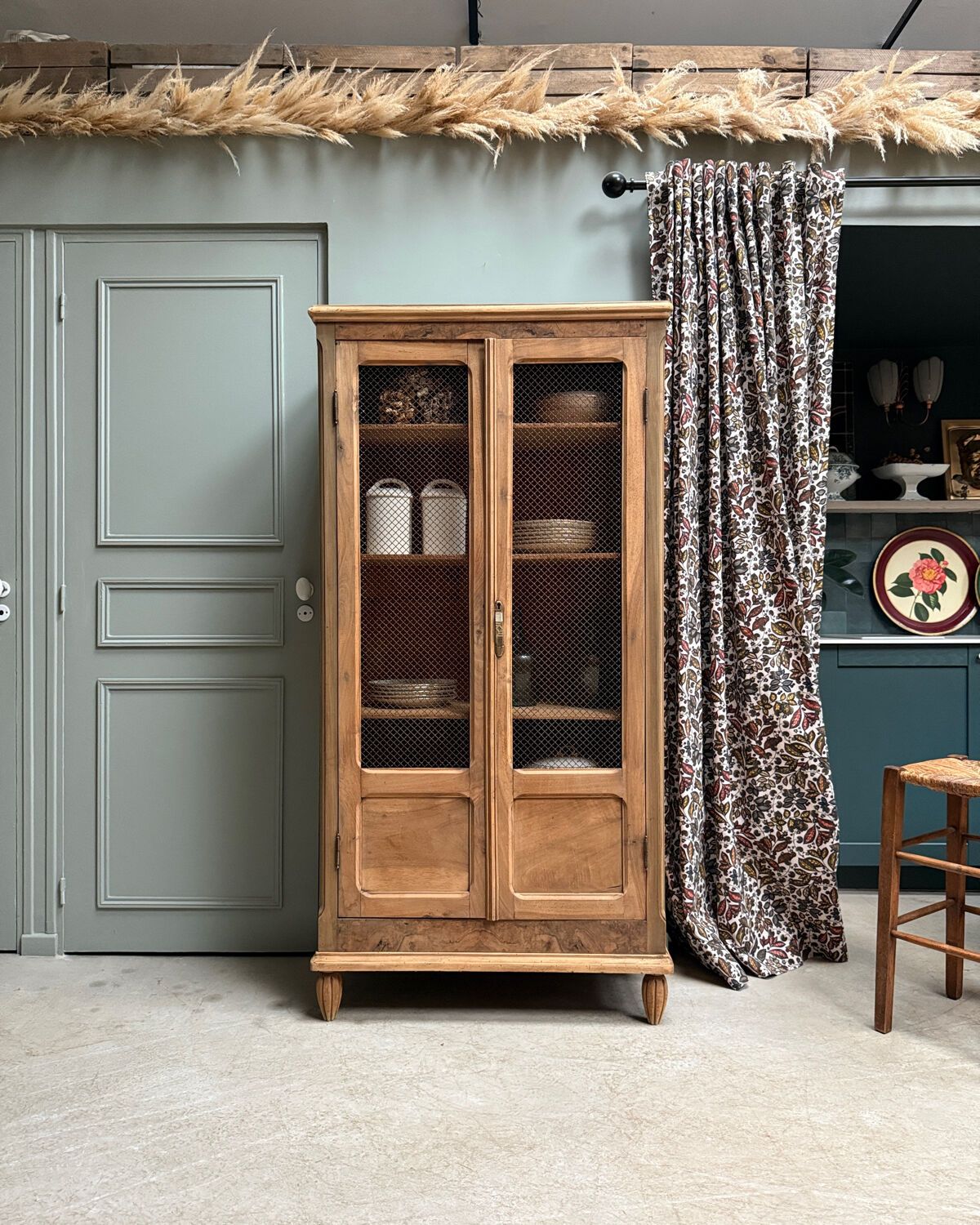 Old library with grilles (renovated)