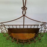 Iron wall planter
