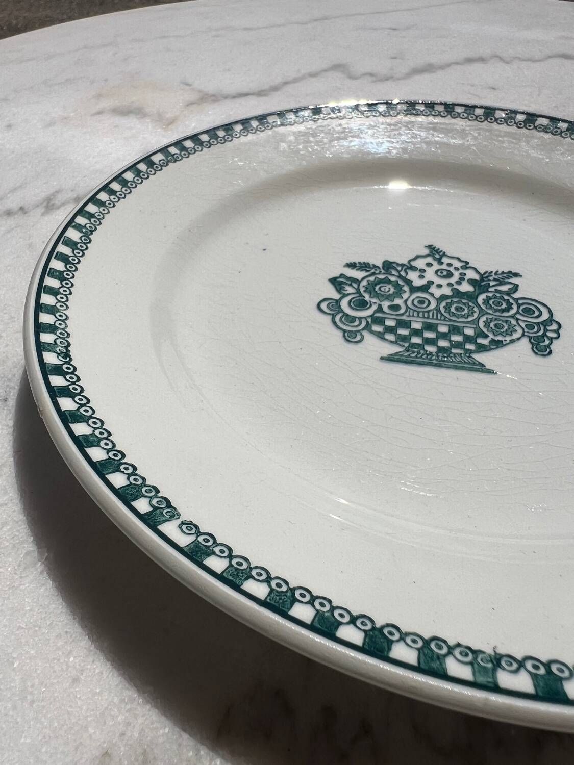 Vintage flat plate in green earthenware Manufacture Saint-Amand 4525 Basket of Flowers