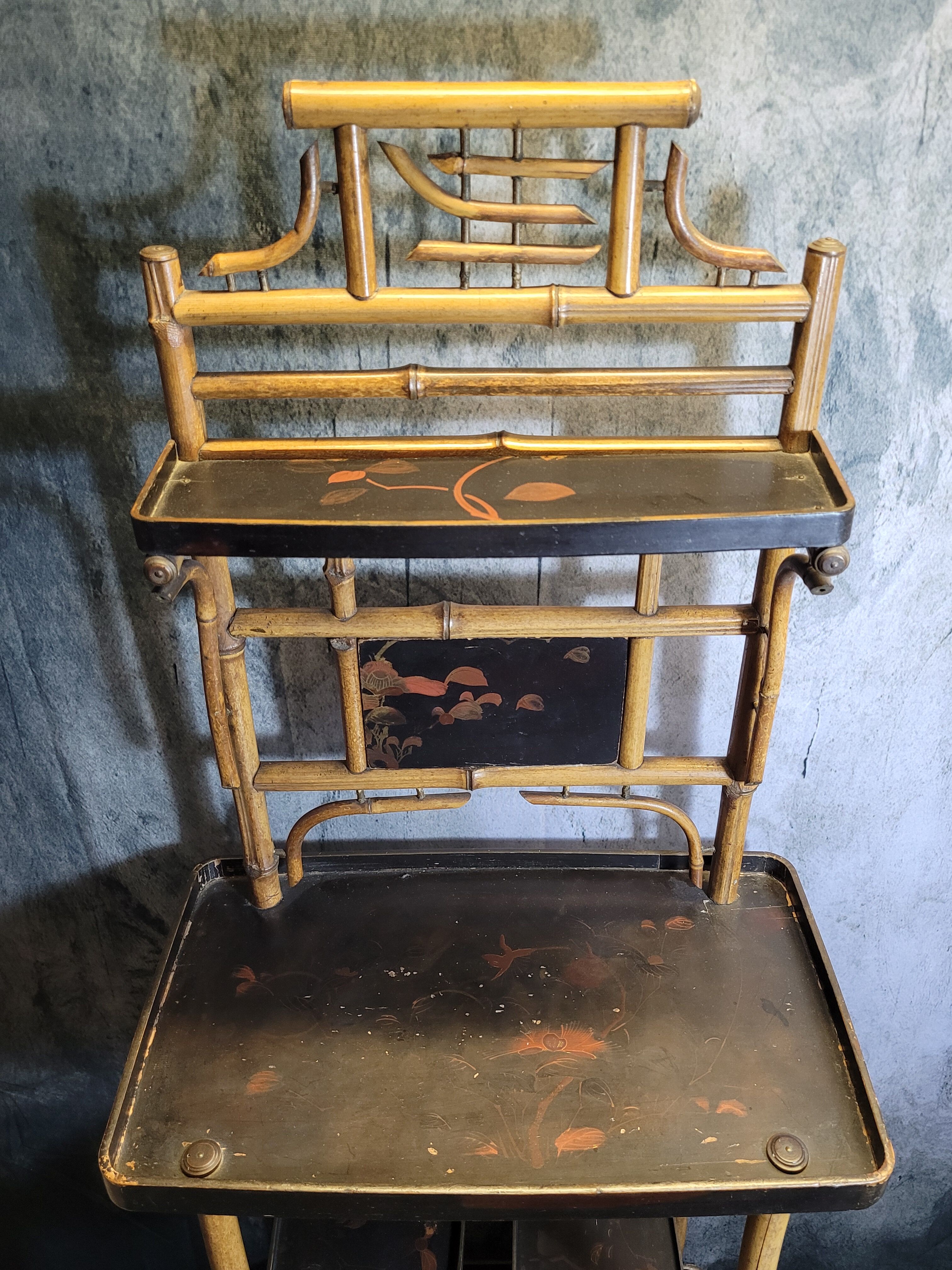 Shelf in bamboo and asian lacquer