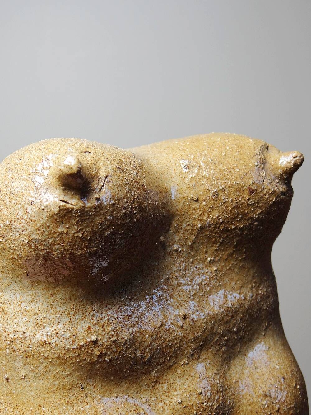 Small sculptural Venus in sandstone, bust of a woman, signed vintage, 90s