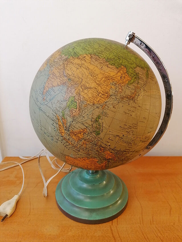 Luminous glass terestre globe, Perrina - Paris, 1940-50