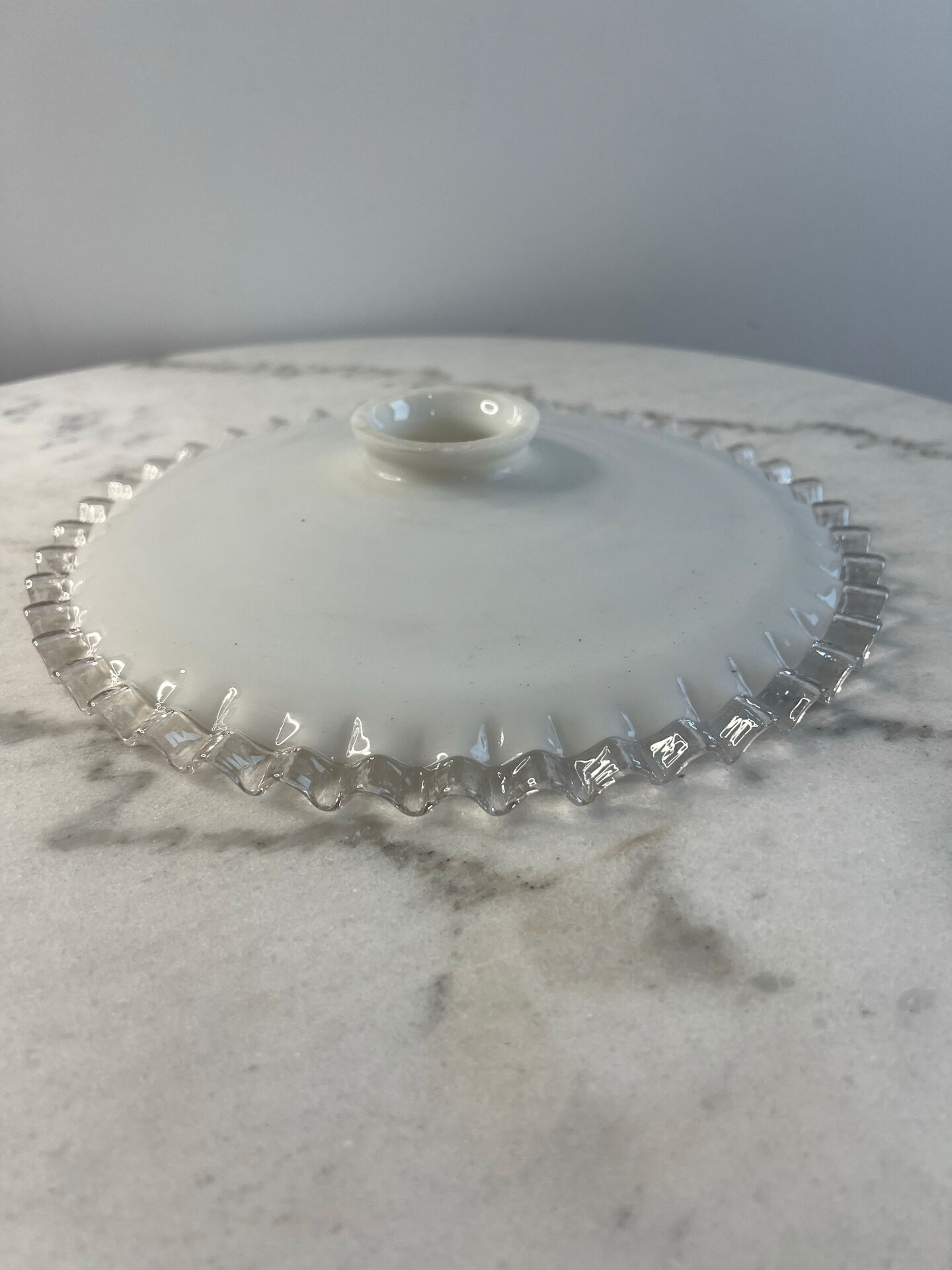 Abat-jour ancien en opaline blanche 25,5cm