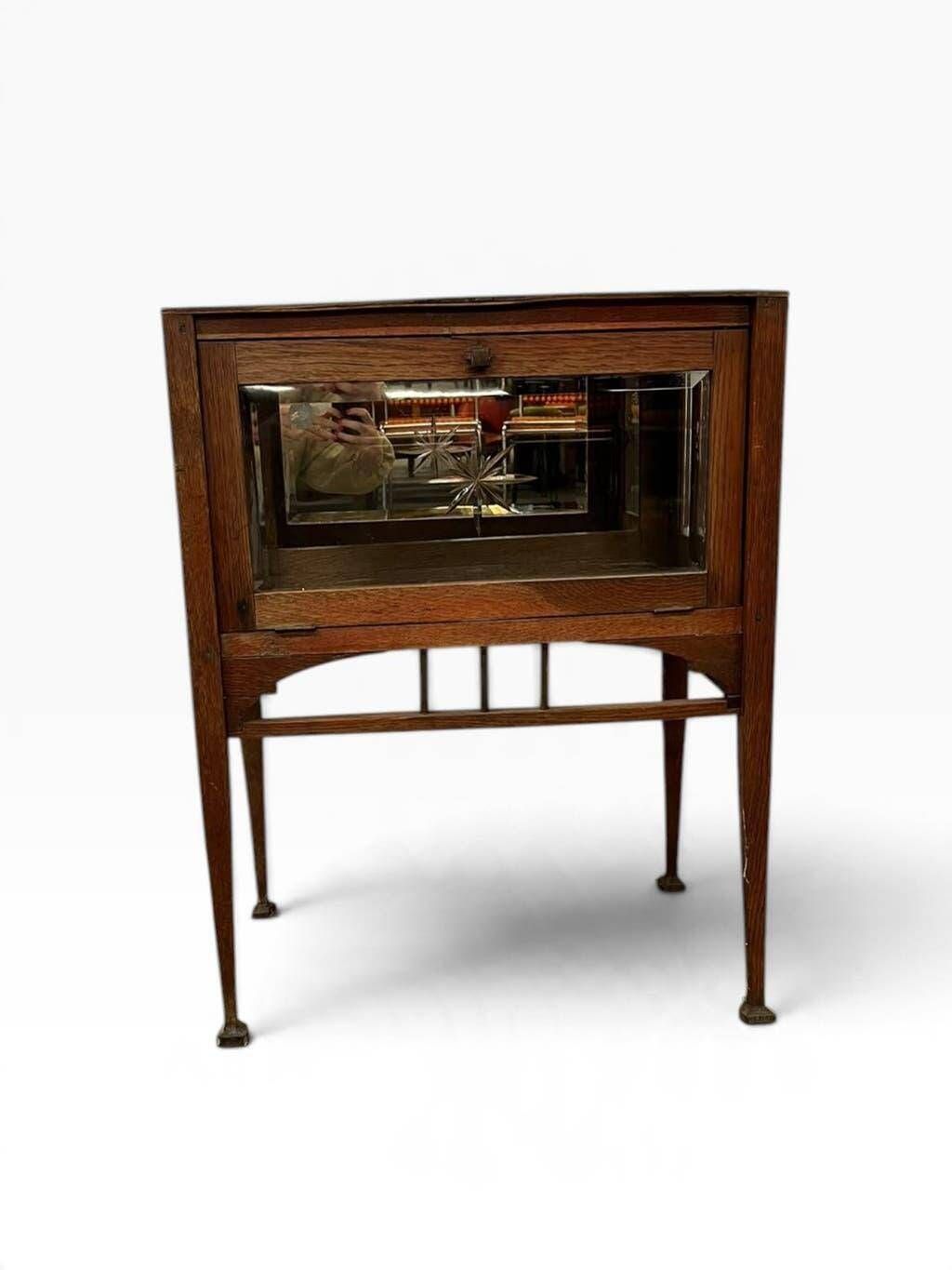 Vintage wooden tea cabinet/display shelf.