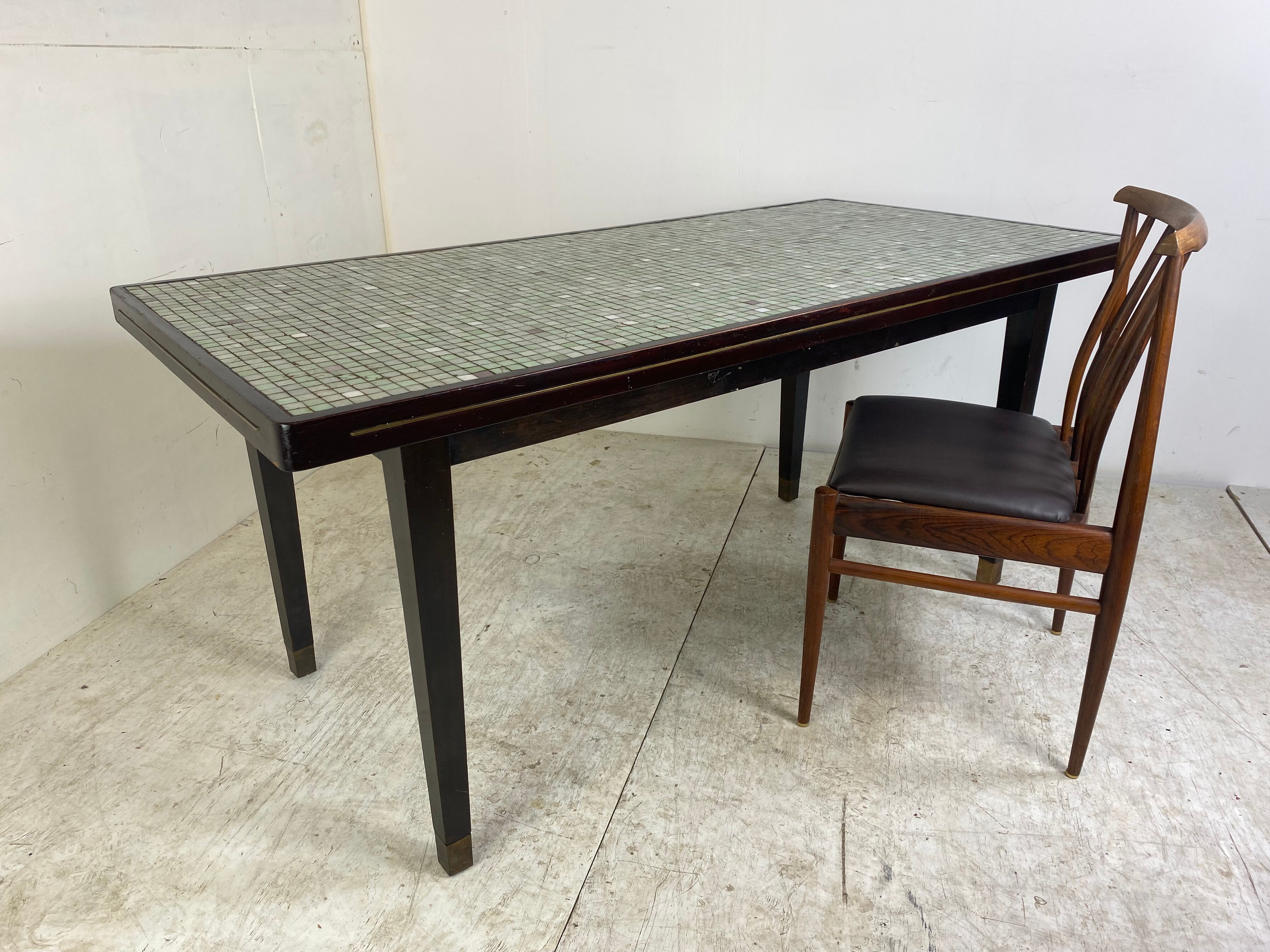 Table à manger en bois italien vintage, laiton et mosaïque de verre, années 1950